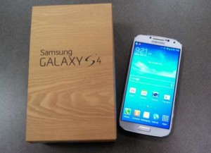 Samsung galaxy s4 novo ao lado da caixa